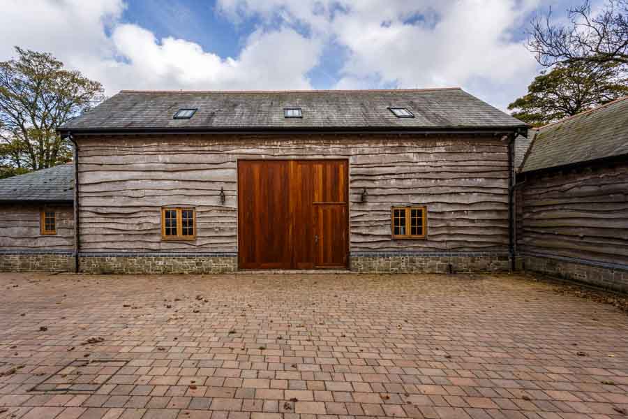 New barn in Dorset for Etchingham Morris Architects Ltd